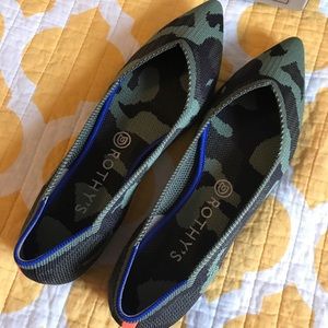 Rothy’s The Point in Olive Camo- size 10
